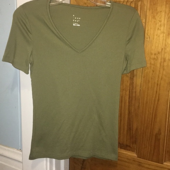 Olive Green V-Neck Shirt 🙌 - Picture 1 of 5